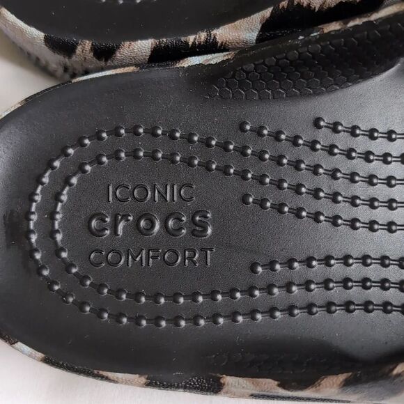 Crocs Women's size 5 Platform Thong Sandals Animal Print, NEW - Picture 8 of 8